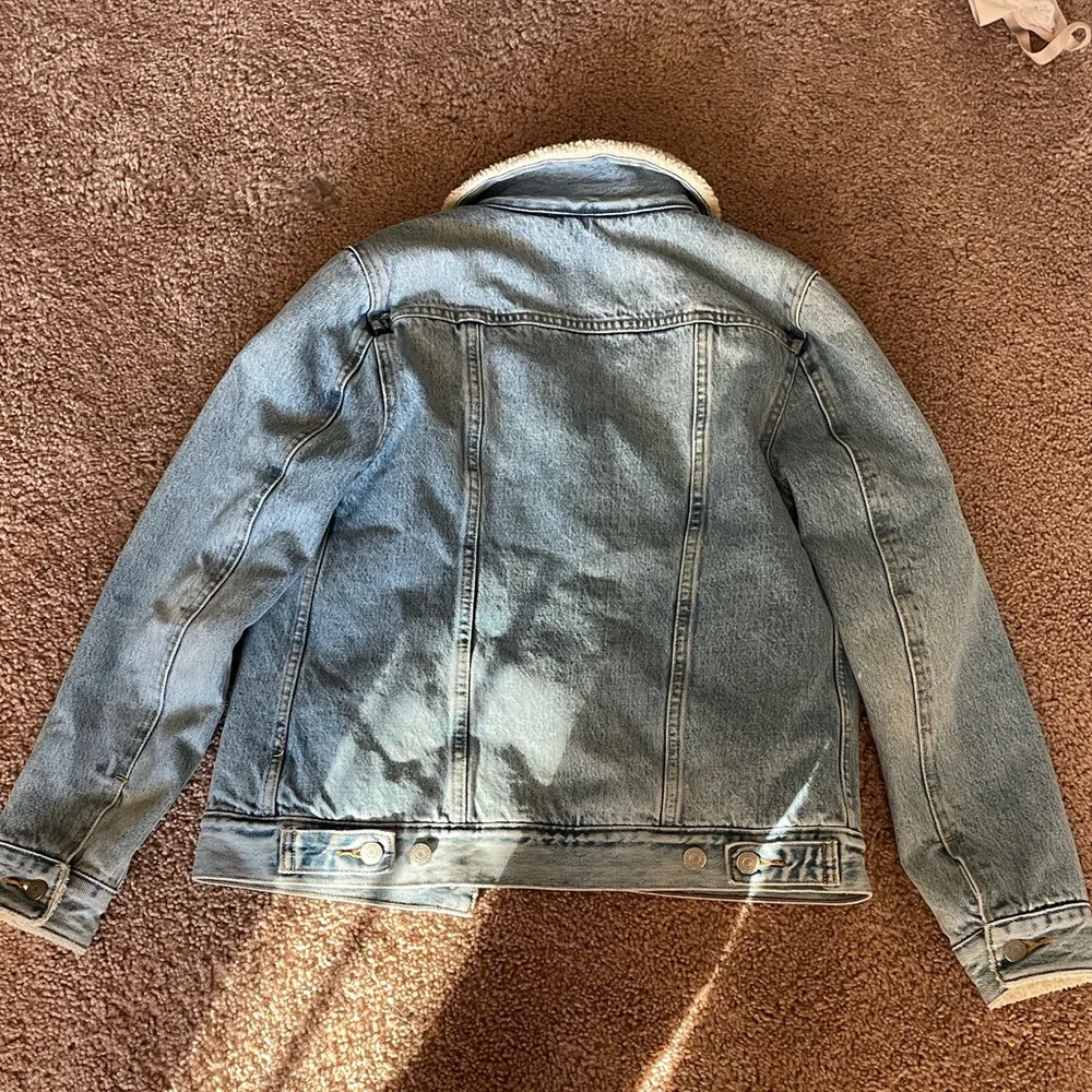 Levi's Denim Jacket with Cream Sherpa Lining - Picture 2 of 6